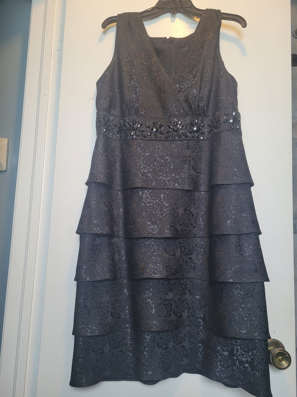 Sleeveless Tiered Floral Jacquard Evening Dress - Black
